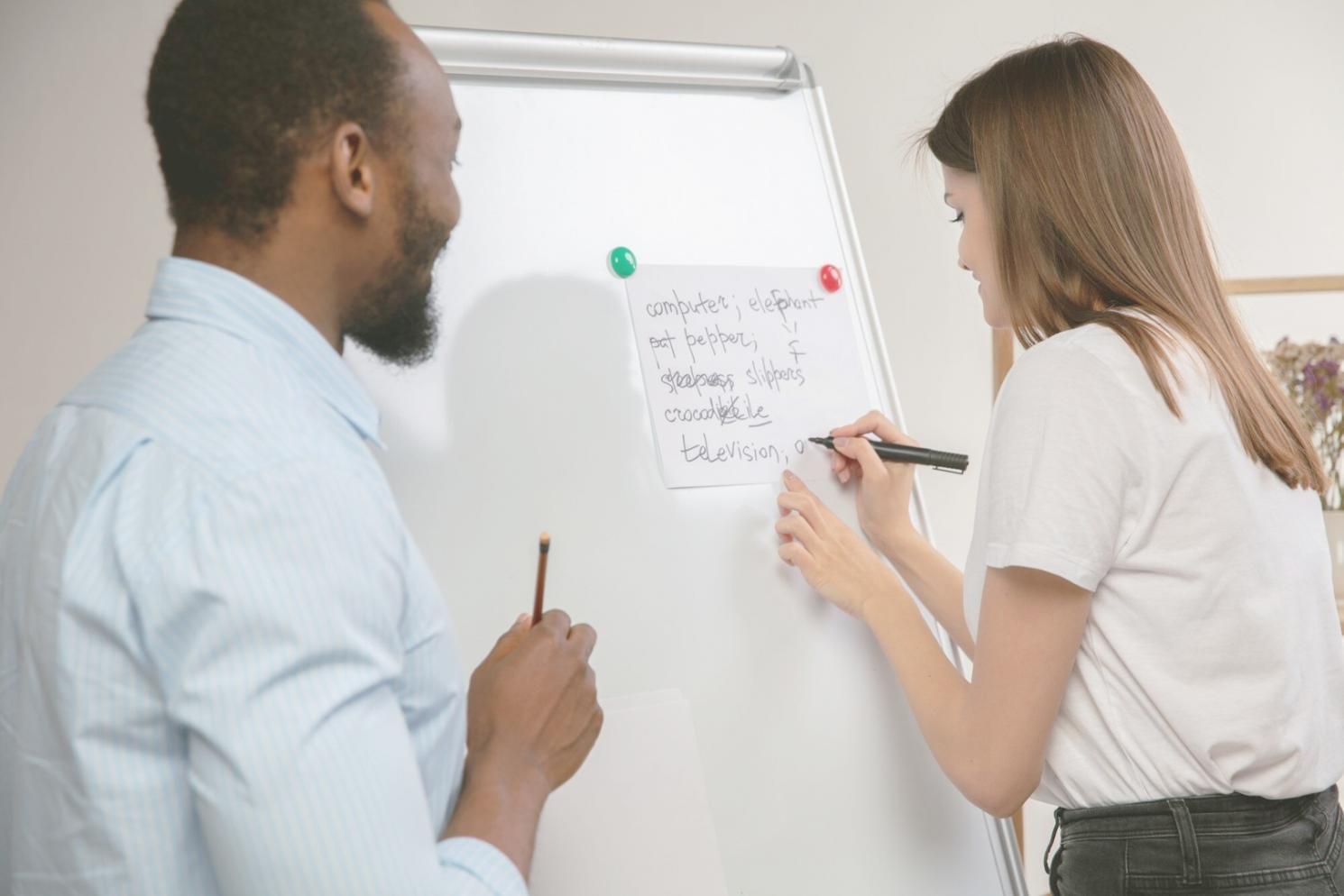 Moderne Büroräume mit kreativer Arbeitsatmosphäre